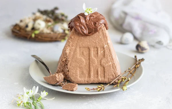 Chocolate Paskha Pasha Glaze Traditional Russian Orthodox Easter Quark Dessert — Stock Photo, Image