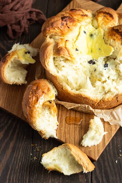 Freshly Brioche Bread Cottage Cheese Raisin Filling Traditional Romanian Sweet — Stock Photo, Image