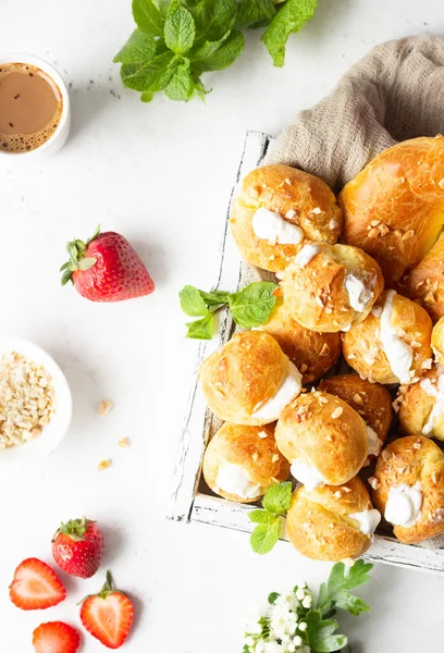 Profiteroles Choux Crme Bolas Massa Choux Francês Cheio Queijo Cottage — Fotografia de Stock