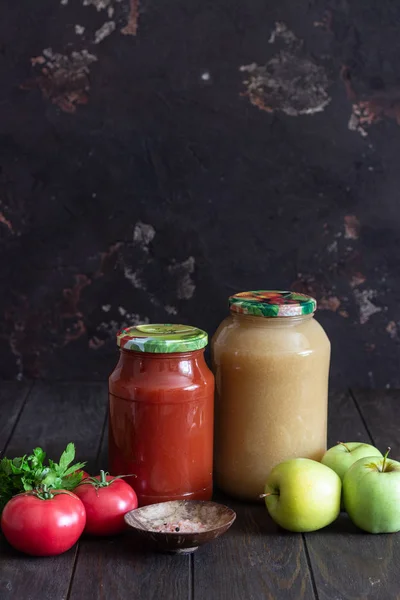 Vasi Con Pomodoro Succo Mela Fatti Casa Pomodori Freschi Prezzemolo — Foto Stock