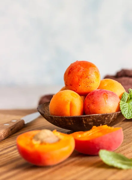 Delicious Ripe Apricots Wooden Bowl Wooden Cutting Board — Stock Photo, Image