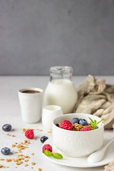 White Ceramic Bowl Homemade Granola Milk Fresh Berries Blueberry Raspberry — Stock Photo, Image