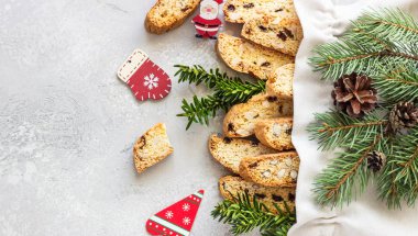Fındık ile geleneksel İtalyan kurabiye biscotti veya cantuccini ile Tuval çanta. Noel veya Yeni yıl dcor. 