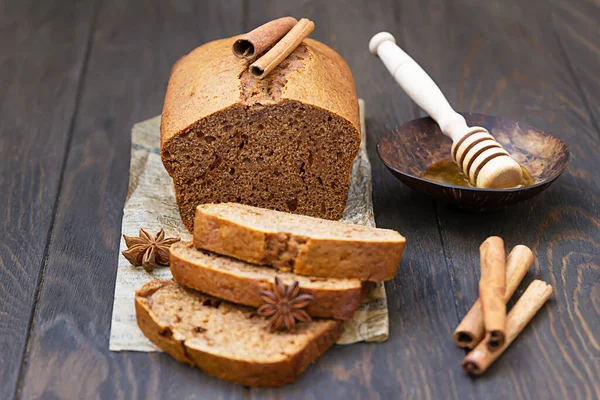 Pan Jengibre Pastel Miel Con Canela Anís Sobre Fondo Madera —  Fotos de Stock