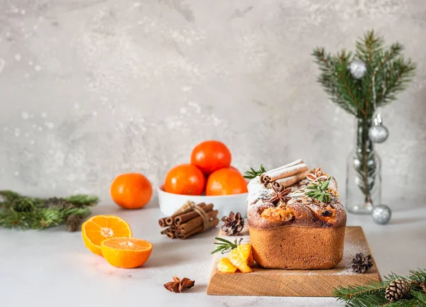 Winterbäckerei Zitrusbrot Feuchten Kuchen Mit Mandarinen Rosmarin Gewürzen Und Zuckerpulver — Stockfoto