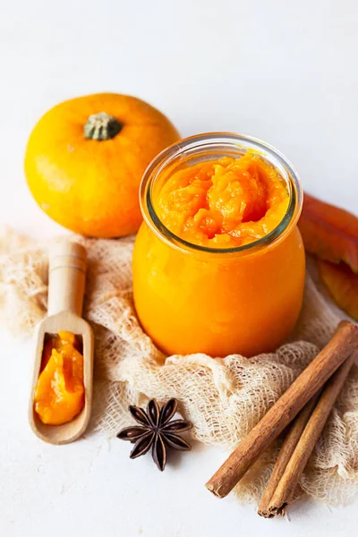 Canned Organic Pumpkin Puree Glass Jar Fresh Pumpkin Cinnamon Anise — Stock Photo, Image