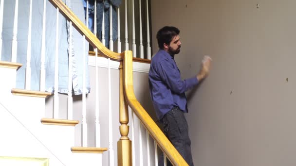 Limpieza Pared Para Renovación Casa — Vídeo de stock