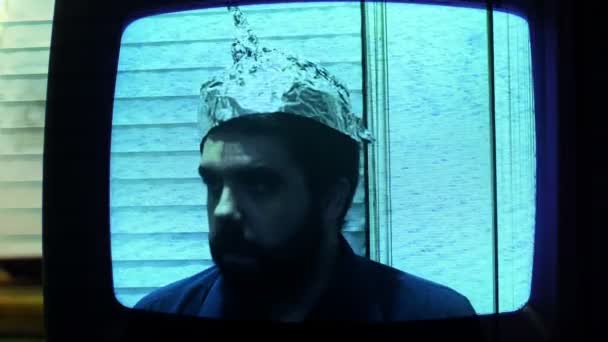 Paranoid Crazy Man Tin Foil Hat — Stock Video