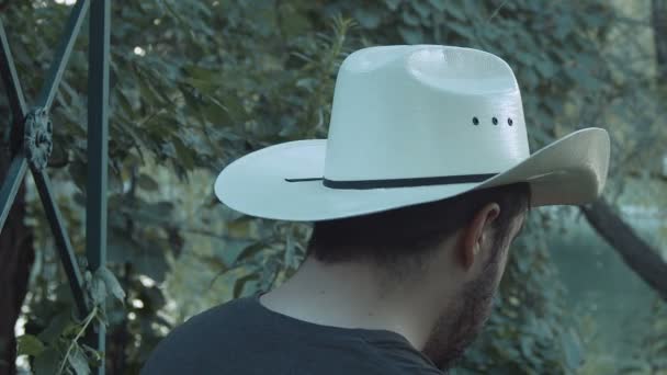 Cowboy Hatt Man Utanför Sommaren — Stockvideo