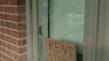 Binada kira grevi tabelası