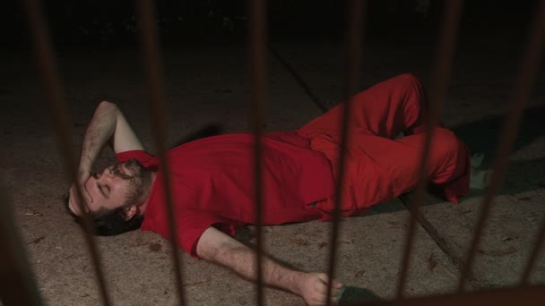 Vězeň Depresi Nebo Duševně Rozrušený Vězeňském Nebo Vězeňském Nápravném Zařízení — Stock video
