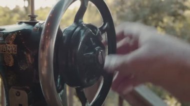 Dikiş makinesinin dönüş kolu