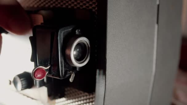 Nastavení Retro 8Mm Projektoru Uvnitř — Stock video