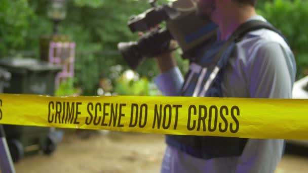 Eng Cameraman Uma Cena Crime Filmando Notícias — Vídeo de Stock