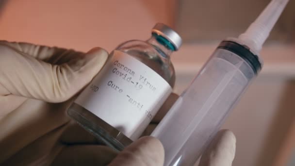 Curare Virus Della Corona Flacone Medicinali Etichetta Bottiglia Dice Cura — Video Stock