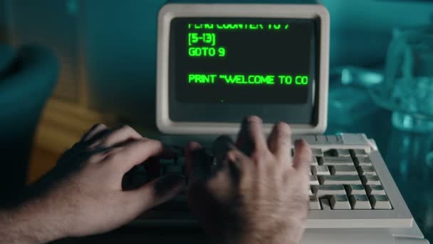 Coderen Hacken Oude Computer — Stockvideo
