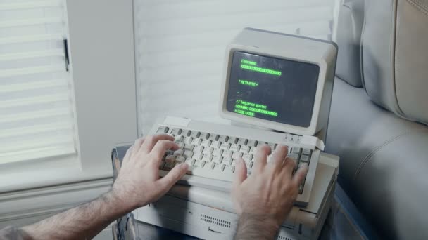 Codifica Hacking Sul Vecchio Computer — Video Stock