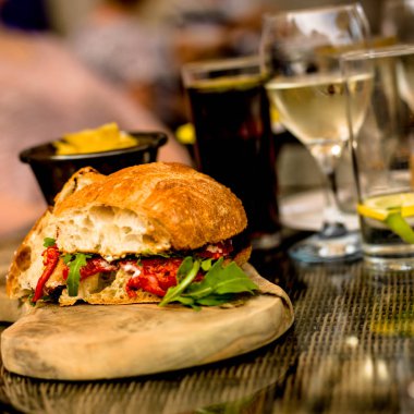Vejetaryen Kurutulmuş Domates Salatası Ekmek Rulo