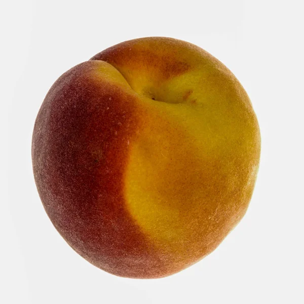 Одинокий персик — стоковое фото
