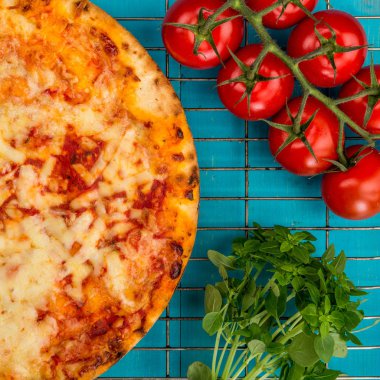 Geleneksel İtalyan Tarzı Margarita Pizza