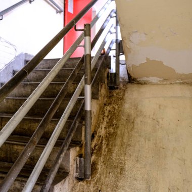 Eski İhmal Acil Kaçış Merdiven