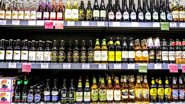 Selection of Wine Brands on Supermarket Shelves — Stock Photo, Image