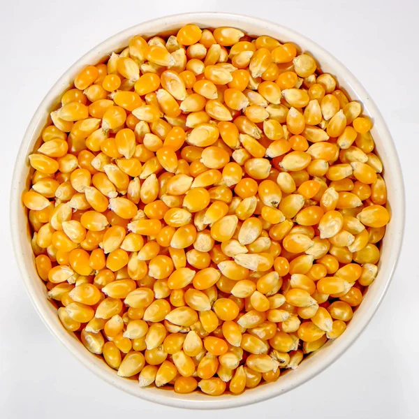 Miska na kukuřici z nevařeného popcornu — Stock fotografie