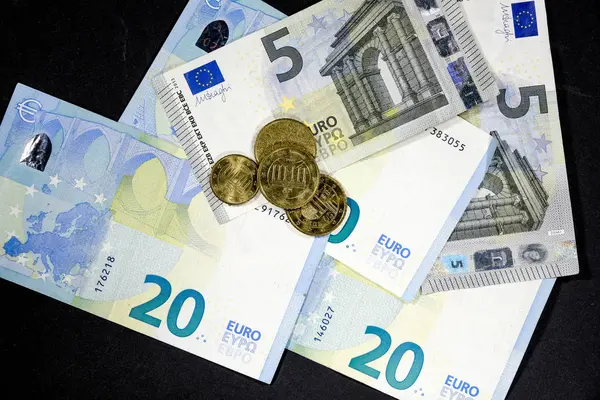 Euro Para Birimi Banka Notları ve Madeni Paralar — Stok fotoğraf