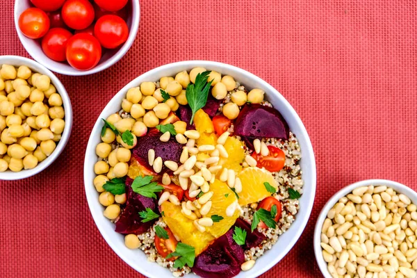 Trigo de Bulgur vegetariano e tigela de almoço de Quinoa — Fotografia de Stock