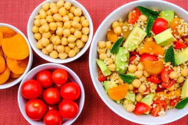Meyve ve Sebze ile Sağlıklı Vejetaryen Öğle Yemeği Bowl