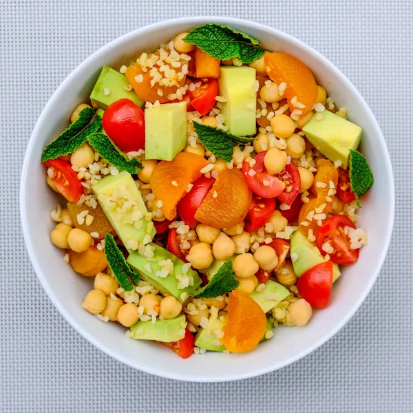 Gesunde vegetarische Mittagsschale mit Obst und Gemüse — Stockfoto