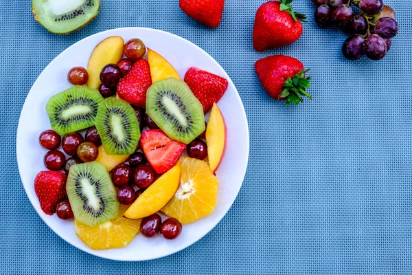 Вегетаріанський свіжий фрукт Літній салат Десерт — стокове фото