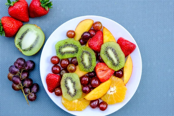 Vegetarian Fresh Fruit Summer Salad Dessert — Stock Photo, Image