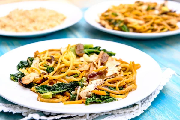 Chinesischer Chicken Chow — Stockfoto