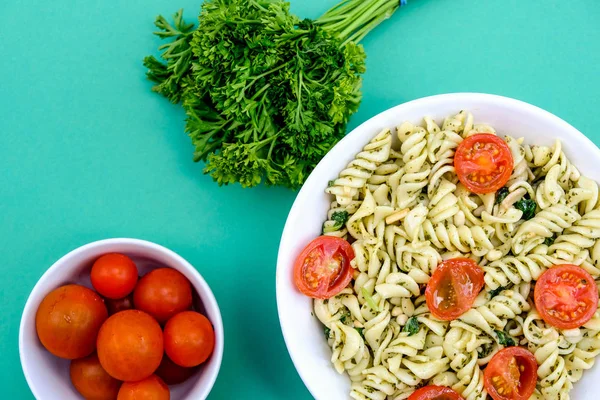 Gesunde Schüssel Nudelsalat — Stockfoto