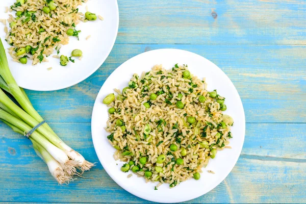 Friture brune végétarienne saine de riz et de légumes — Photo