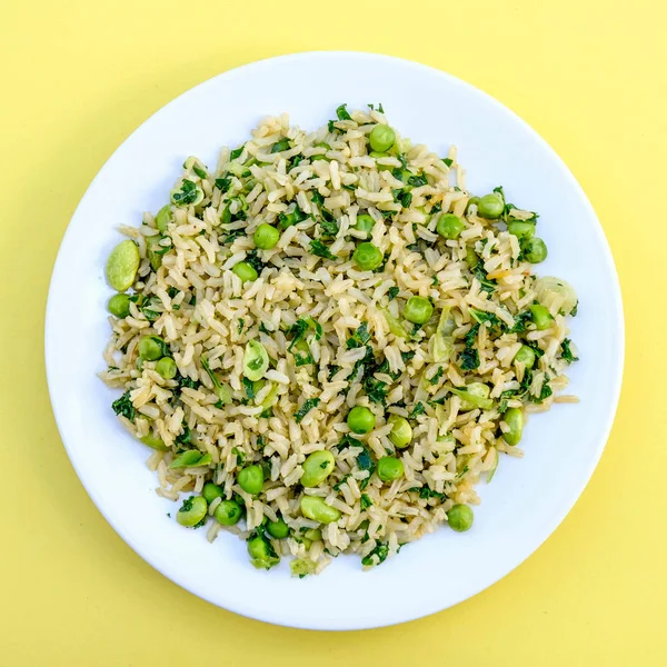 Friture brune végétarienne saine de riz et de légumes — Photo