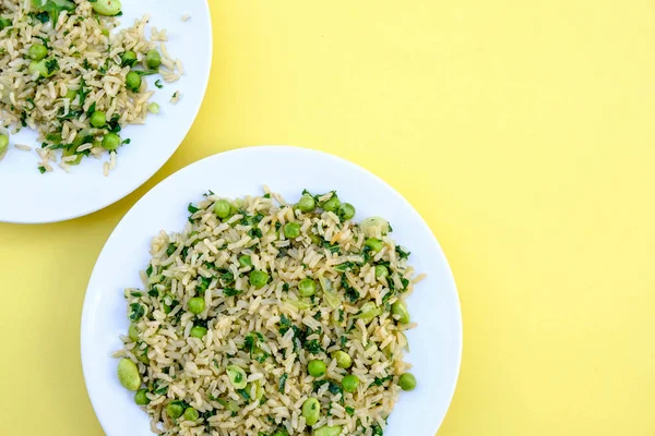 Friture brune végétarienne saine de riz et de légumes — Photo