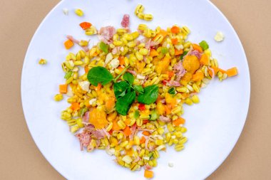 Sağlıklı Ham Hock Yaz Salatası