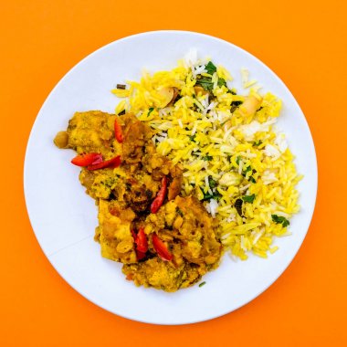 Pirinç ile Hint Tarzı Tavuk Dhansak