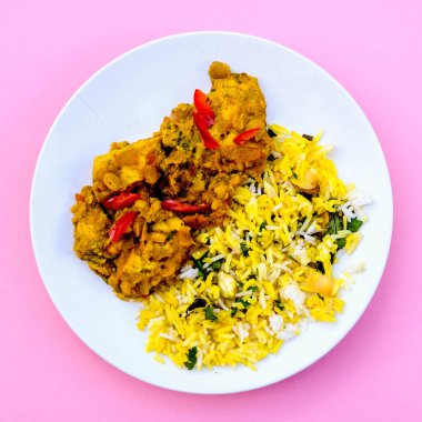 Pirinç ile Hint Tarzı Tavuk Dhansak