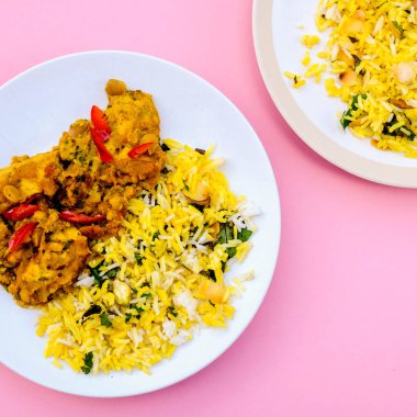 Pirinç ile Hint Tarzı Tavuk Dhansak