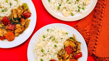 Pirinç ile Çin Tarzı Tavuk ve Zencefil