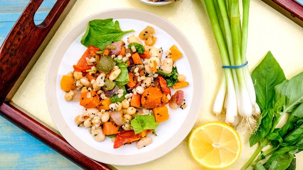 Salada de legumes assados no Mediterrâneo — Fotografia de Stock