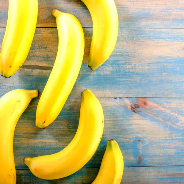 Gruppe frischer reifer Bananen — Stockfoto