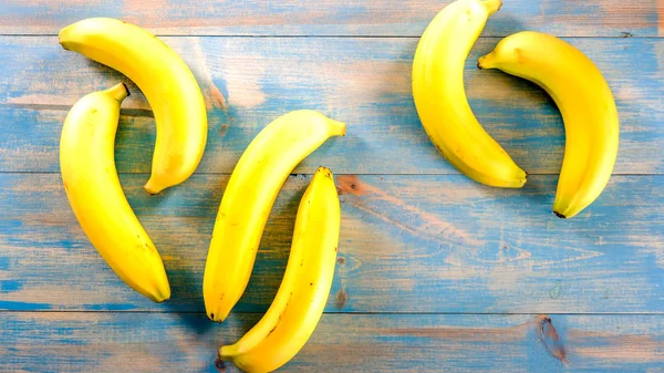 Gruppe frischer reifer Bananen — Stockfoto