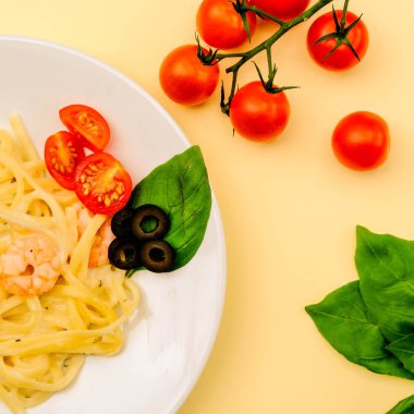 İtalyan Tarzı Kral Karides Alfredo Makarna