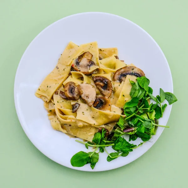 Італійський стиль гриб Папапарделле паста їжа — стокове фото