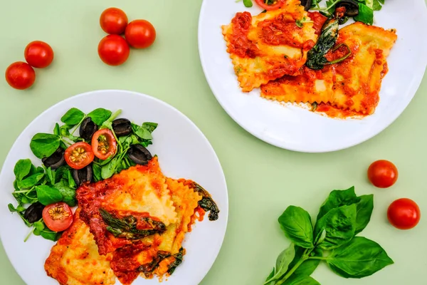 İtalyan Usulü Ispanak ve Ricotta Ravioli Yemeği