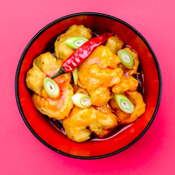 甜辣椒酱中的中国西勒王虾 — 图库照片